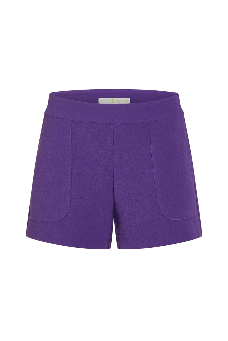 Mia Short in Petunia