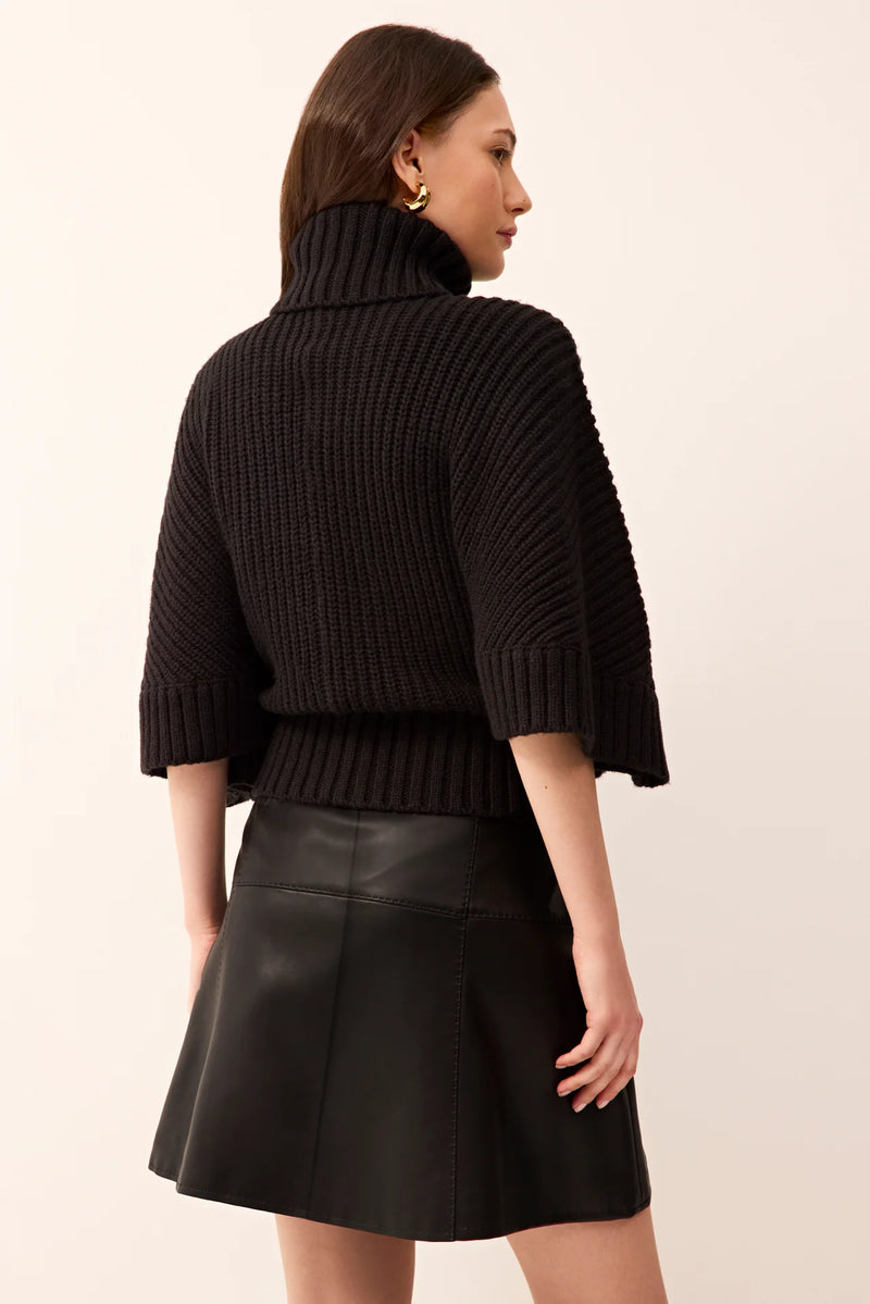 Annika Popover in Black