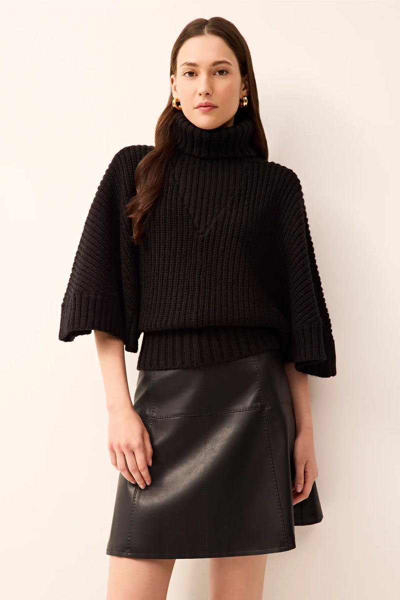 Annika Popover in Black