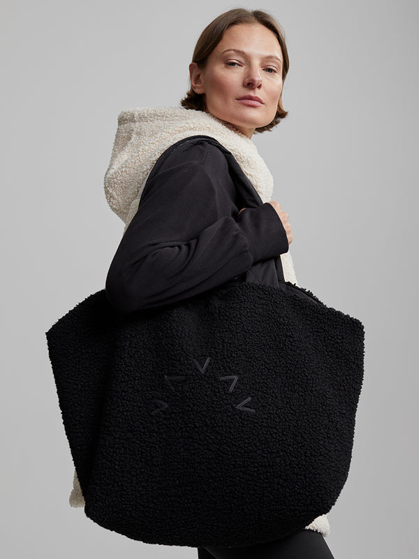 Amos Reversible Quilt Tote in Black